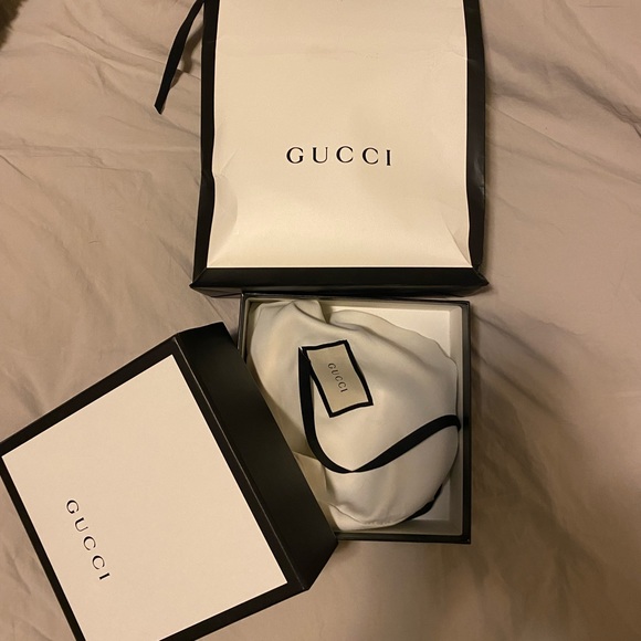 GUCCI belt Marmont leather with shiny gold buckle - Picture 1 of 13